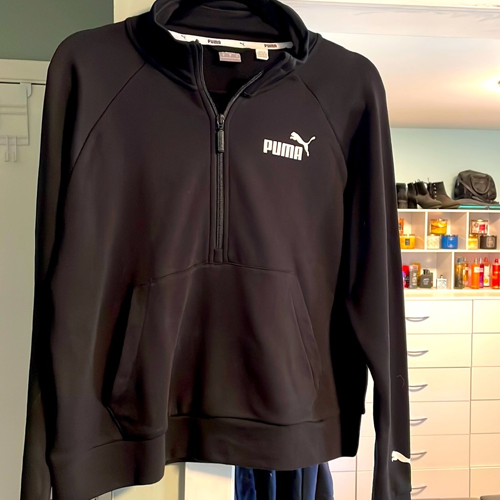 Puma half zip sweater never worn too small. Size medium